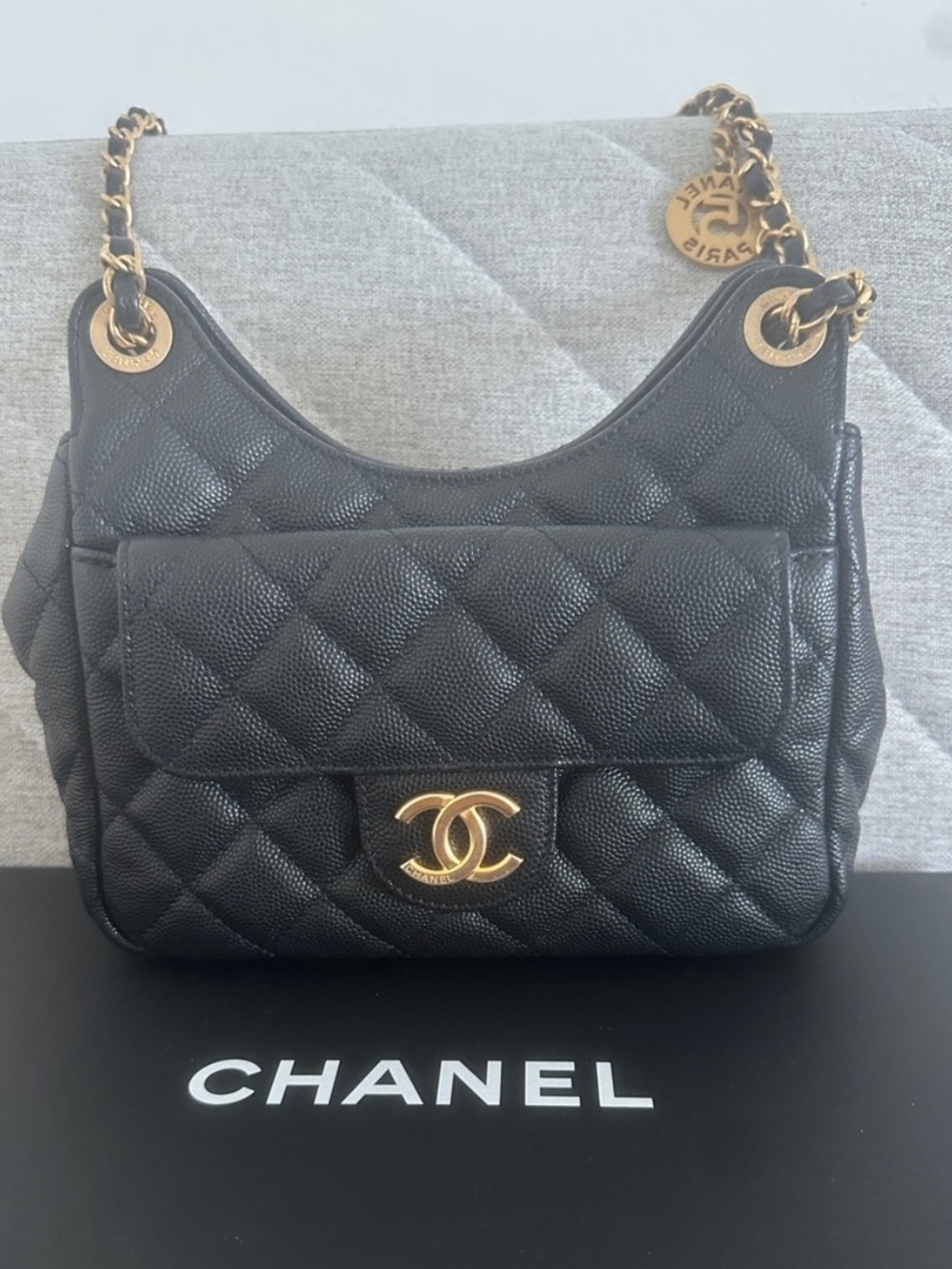 Caviar Quilted Wavy CC Hobo Black - Picture 2 of 8